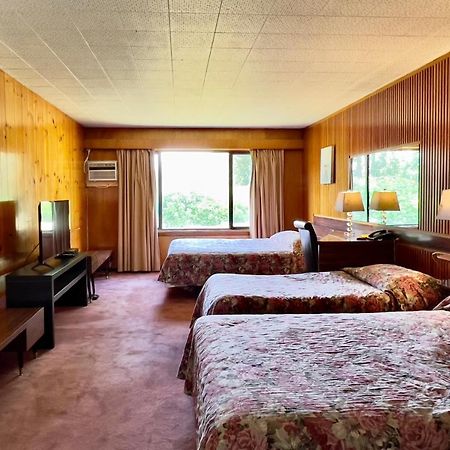 Airport Inn Квінел Екстер'єр фото