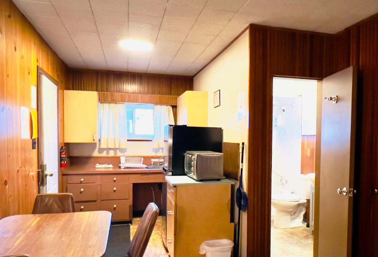 Airport Inn Квінел Екстер'єр фото