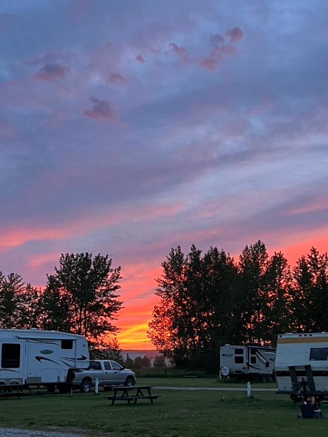 Airport Inn Квінел Екстер'єр фото