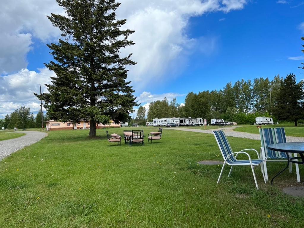 Airport Inn Квінел Екстер'єр фото