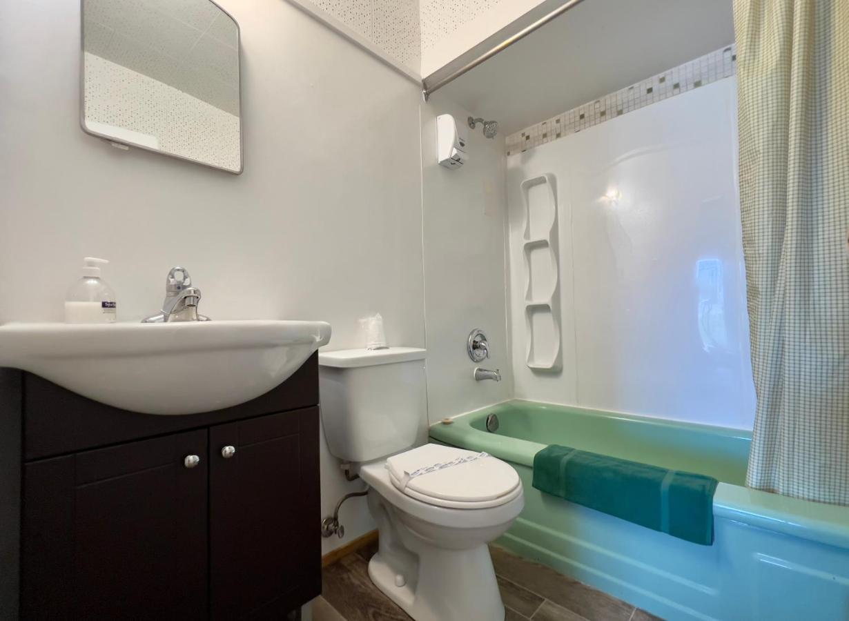 Airport Inn Квінел Екстер'єр фото