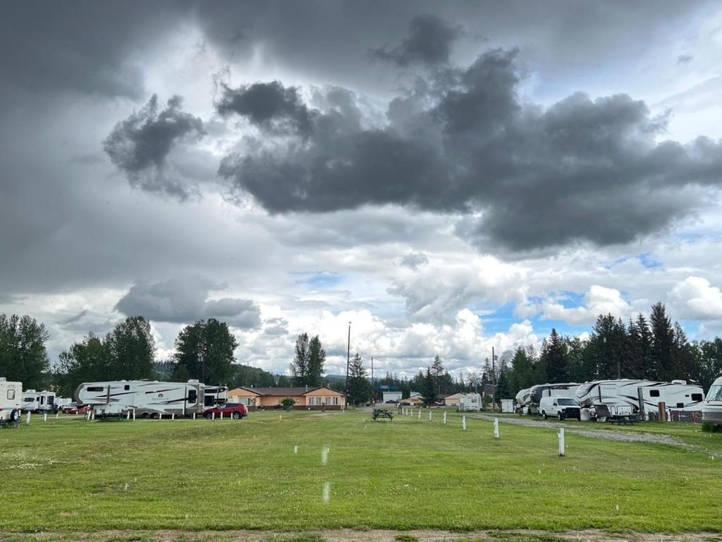 Airport Inn Квінел Екстер'єр фото