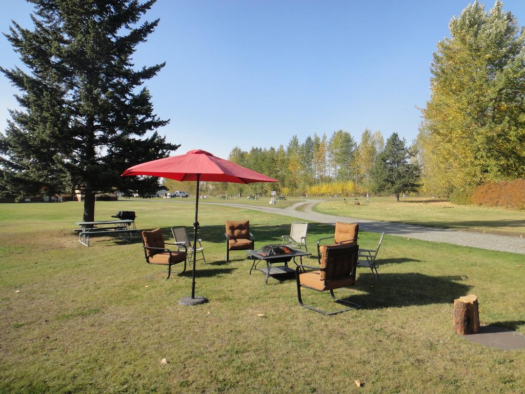 Airport Inn Квінел Екстер'єр фото