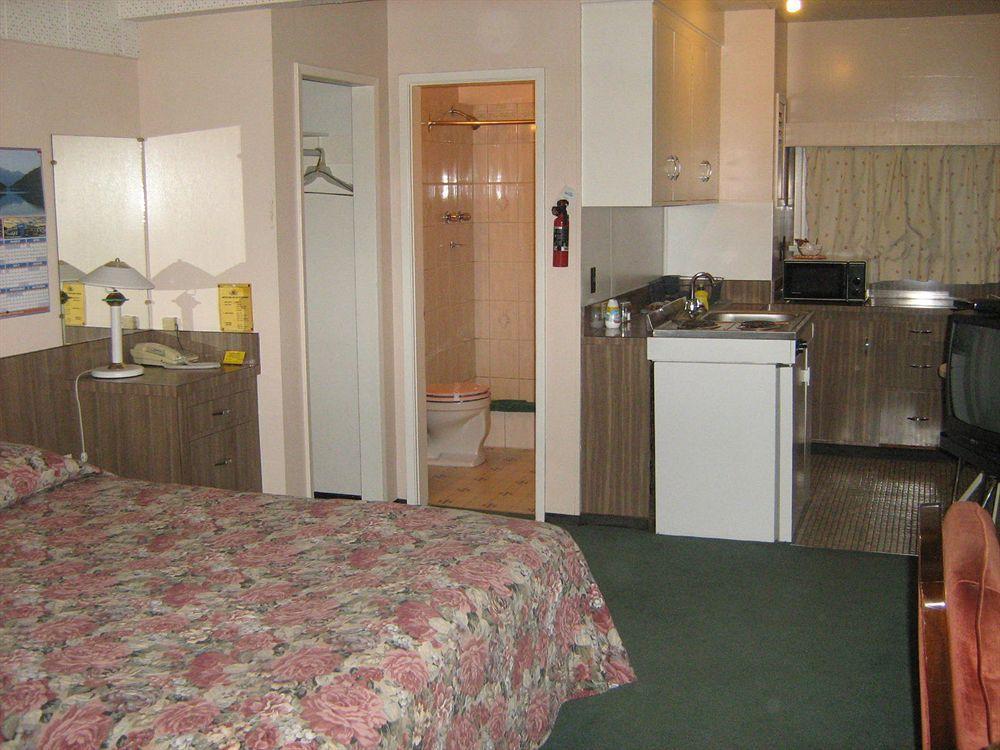 Airport Inn Квінел Екстер'єр фото