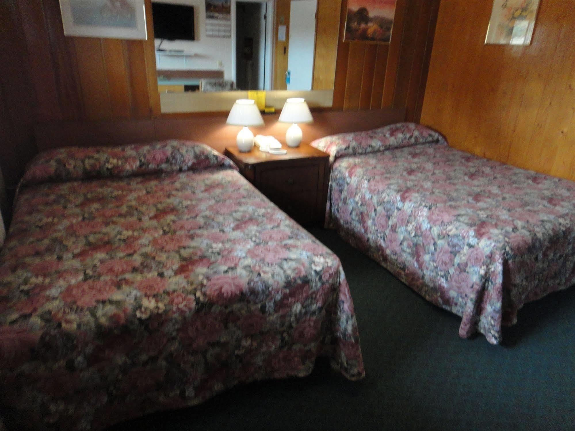 Airport Inn Квінел Екстер'єр фото