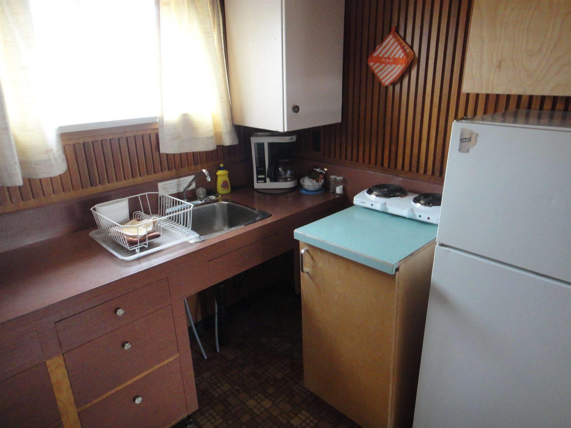 Airport Inn Квінел Екстер'єр фото